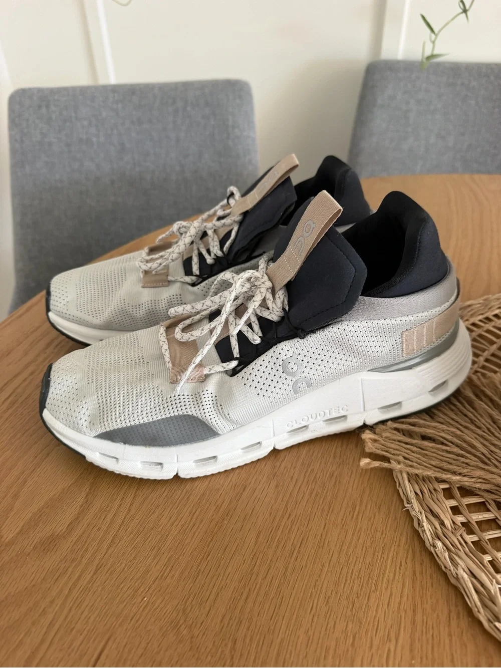 ON CLOUD MEN'S CLOUDNOVA RUNNING SHOES WHITE/sand SIZE 8.5